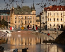 Spacerowicze podczas świąt we Wrocławiu. Okolice bulwarów i Ostrowa Tumskiego