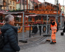 Na zdjęciu widać zamknięty Jarmark Bożonarodzeniowy we Wrocławiu