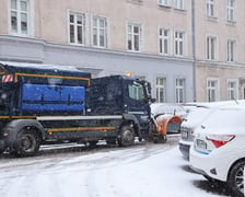 Na zdjęciach ulice we Wrocławiu w śniegu, 21.01.2023 r.