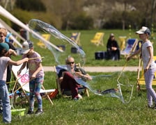 Piknik i gra terenowa na Popowicach zorganizowane przez Wrocławskie Centrum  Rozwoju Społecznego