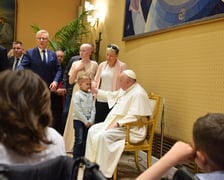 Papież Franciszek przyjął chore dzieci z Wrocławia