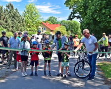 Pierwsze grupy cyklistów już przejechały nowym odcinkiem drogi rowerowej w gminie Oborniki Śląskiej