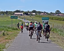 Pierwsze grupy cyklistów już przejechały nowym odcinkiem drogi rowerowej w gminie Oborniki Śląskiej