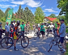 Pierwsze grupy cyklistów już przejechały nowym odcinkiem drogi rowerowej w gminie Oborniki Śląskiej