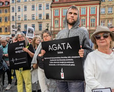 <p>Strajk kobiet po śmierci 33-letniej Doroty, kt&oacute;ra zmarła w szpitalu z powodu powikłań w ciąży</p>