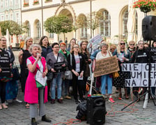 <p>Strajk kobiet po śmierci 33-letniej Doroty, kt&oacute;ra zmarła w szpitalu z powodu powikłań w ciąży</p>