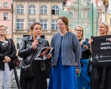 <p>Strajk kobiet po śmierci 33-letniej Doroty, kt&oacute;ra zmarła w szpitalu z powodu powikłań w ciąży</p>