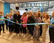 Kobiety i mężczyźni na otwarciu sklepu Primark w Magnolii