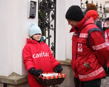 Caritas rozdał paczki potrzebującym w ramach akcji ''Niosę dobro''