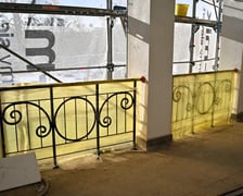 <p>Takie balustrady montowane są na Bastionie Sakwowym.</p>