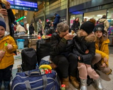 Uchodźcy wojenni z Ukrainy na dworcu we Wrocławiu