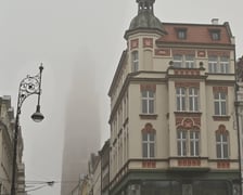 Wrocław osnuty poranną mgłą.