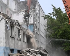 Stary budynek Komisariatu Policji Wrocław-Stare Miasto jest rozbierany. Funkcjonariusze przeprowadzili się do nowego, wybudowanego tuż obok.