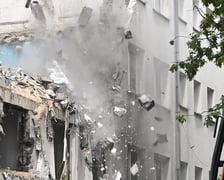 Stary budynek Komisariatu Policji Wrocław-Stare Miasto jest rozbierany. Funkcjonariusze przeprowadzili się do nowego, wybudowanego tuż obok.