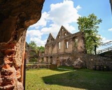 Zamek Świny. Klimatyczny zabytek nieopodal Bolkowa, ponad godzinę jazdy samochodem z Wrocławia
