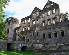 Zamek Świny. Klimatyczny zabytek nieopodal Bolkowa, ponad godzinę jazdy samochodem z Wrocławia