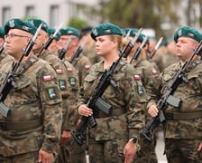 Przysięga w Akademii Wojsk Lądowych we Wrocławiu. Przysięgali uczestnicy kursu przeszkolenia kadr rezerwy: kapelani oraz psycholodzy