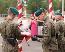 Przysięga w Akademii Wojsk Lądowych we Wrocławiu. Przysięgali uczestnicy kursu przeszkolenia kadr rezerwy: kapelani oraz psycholodzy