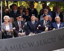 Uroczystości związane z obchodami 80. rocznicy Powstania Warszawskiego przy pomniku rotmistrza Witolda Pileckiego we Wrocławiu