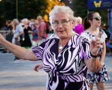 Wrocławska Potańcówka w rytmie disco na placu Wolności we Wrocławiu