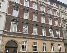 <p>Kamienica przeznaczona do remontu w Projekcie Ptasia (program poWROty kamienic). Pl. Strzelecki 6</p>