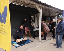 Wydawanie Karty Seniora na targowisku przy Niedźwiedziej, 07.11.2024
