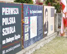 W Pawłowie Trzebnickim przy budynku dawnej szkoły zorganizowano wystawę poświęconą pierwszej polskiej szkole na Dolnym Śląsku
