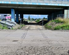 Zdjęcie z lipca 2025 roku. Miejsce budowy wojskowych torów kolejowych na Muchoborze Wielkim zostało objęte zakazem fotografowania. To najbardziej aktualna fotografia, jaką dysponujemy, sprzed wprowadzenia zakazu fotografowania tego miejsca