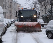 Na zdjęciach ulice we Wrocławiu w śniegu, 21.01.2023 r.