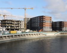 Nowe budynki mieszkalne przy rewitalizowanym nabrzeżu Odry w centrum
