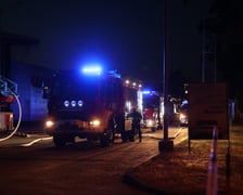 Pożar na Brucknera. W akcji bierze udział 9 jednostek straży pożarnej