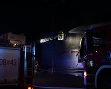 Pożar na Brucknera. W akcji bierze udział 9 jednostek straży pożarnej