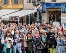 <p>Strajk kobiet po śmierci 33-letniej Doroty, kt&oacute;ra zmarła w szpitalu z powodu powikłań w ciąży</p>