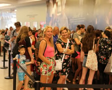 Kobiety i mężczyźni na otwarciu sklepu Primark w Magnolii