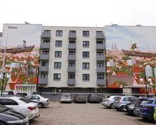 Mural "Płynąc przez miasto" przy ul. Gdańskiej