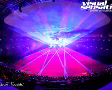 <p><strong>28.09 &ndash; Lord of Lasers</strong></p>
<p>W ostatnią sobotę września Tarczyński Arena zmieni się w ogromną scenę największego na świecie stadionowego widowisko laserowe &bdquo;Lord of Lasers&rdquo;. Przez około 1,5 godziny widzowie doświadczą wyjątkowego połączenia światła i dźwięku.&nbsp;Niesamowite laserowe pokazy zaprezentują artyści z całego świata - m.in: Japonii, Chin, Kanady czy Niemiec. To będzie show i dla dzieci, i dla dorosłych. Motywem przewodnim widowiska będzie historia Lorda, kt&oacute;ry przemierza Wrocław, a jego przygody zostaną przedstawione w formie trzech niezależnych opowieści. Całą imprezę poprowadzą Dorota Gardias i Krzysztof Sk&oacute;rzyński, znani z TVN. Start o 19:30.</p>
<p>Informacje o biletach i więcej szczeg&oacute;ł&oacute;w znajdziecie w tekście: <strong><a href="https://www.wroclaw.pl/dla-mieszkanca/lord-of-lasers-we-wroclawiu-na-stadionie-tarczynski-arena-ceny-biletow-termin-godzina-dojazd">Gigantyczny pokaz laserowy na Tarczyński Arenie&nbsp;</a></strong></p>
<p>&nbsp;</p>
<p>&nbsp;</p>