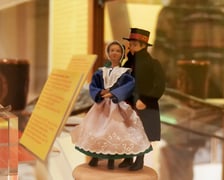 <p>W Dreźnie uruchomiono czasową wystawę na 65-lecie partnerstwa z Wrocławiem. Miastu został także podarowany krasnal Literat.</p>