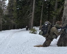 Szkolenia i zajęcia kondycyjne żołnierzy kompanii ochorny z lotniska Wrocław - Strachowice