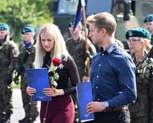 W sobotę 9 sierpnia żołnierze odbywający przeszkolenie w ramach programu Wakacje z Wojskiem złożyli uroczystą przysięgę wojskową na sztandar 10 Wrocławskiej Brygady Łączności