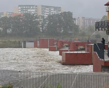<p>Na zdjęciach sceny z września 2024 po ogłoszeniu alarmu przeciwpowodziowego&nbsp;</p>