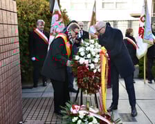 <p>Wieniec od prezydenta i Rady Miejskiej Wrocławia</p>