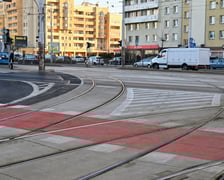 Na zdjęciu: nowe torowisko tramwajowe we Wrocławiu w pobliżu przystanku Nowowiejska