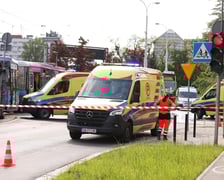 <p>Wypadek na Kochanowskiego z udziałem autobusu i tramwaju</p>