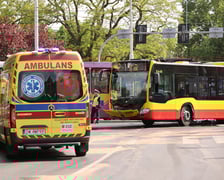 <p>Wypadek na Kochanowskiego z udziałem autobusu i tramwaju</p>
