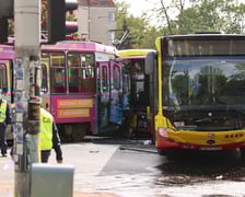 <p>Wypadek na Kochanowskiego z udziałem autobusu i tramwaju</p>
