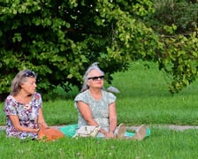 Pierwszy koncert z cyklu "Muzyka w podwórku" zabrzmiał na Gaju w tak zwanym parku słonecznym. Śpiewał Tomasz Krajewski przy akompaniamencie Dominika Mąkosy i Tarasa Bakovskyia
