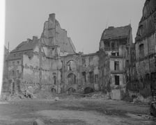 Wrocław w latach 60. XX w. Zrujnowana kamienica przy ul. Kazimierza Wielkiego