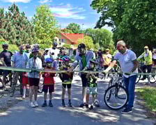 Pierwsze grupy cyklistów już przejechały nowym odcinkiem drogi rowerowej w gminie Oborniki Śląskiej