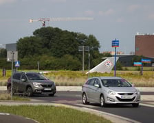 Rondo 11 Pułku Lotnictwa Myśliwskiego na Muchoborze Wielkim. W jego centralnej części jest statecznik pionowy samolotu MIG 21, który obraca się zgodnie z kierunkiem wiatru