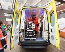 Wojewódzki Szpital Specjalistyczny im. J. Gromkowskiego uruchamia nową karetkę neonatologiczną